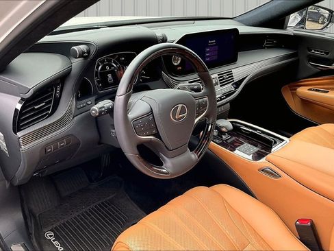 Used 2023 Lexus LS 500 AWD w/ Luxury Package image 17