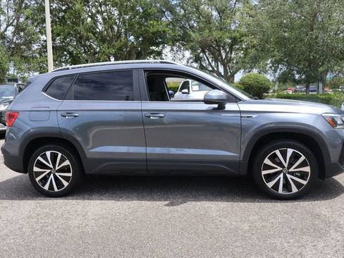 Certified 2023 Volkswagen Taos SE FWD image 10