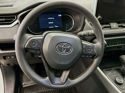 Used 2025 Toyota RAV4 XLE image 18