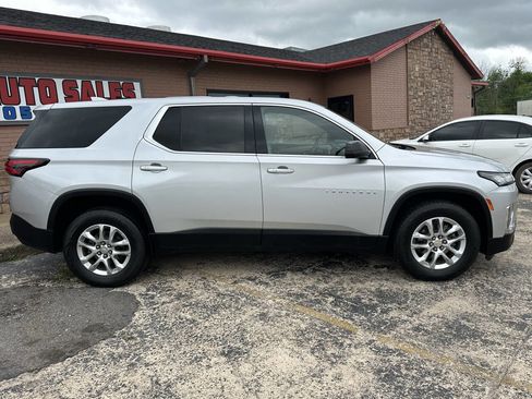 Used 2022 Chevrolet Traverse LS FWD image 10