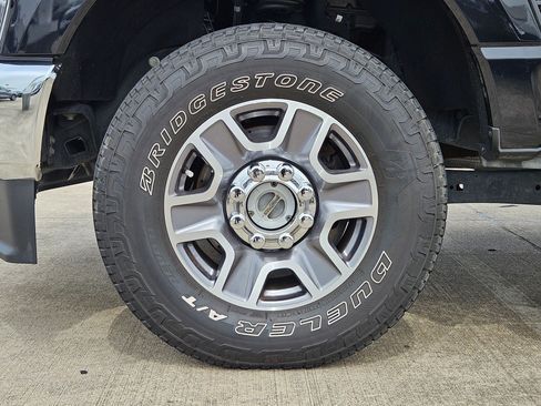 Used 2023 Ford F250 Lariat w/ FX4 Off-Road Package AWD/4WD image 11