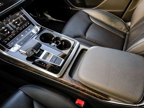 Used 2020 Audi Q8 Premium Plus image 23