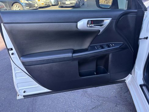 Used 2013 Lexus CT 200h image 13