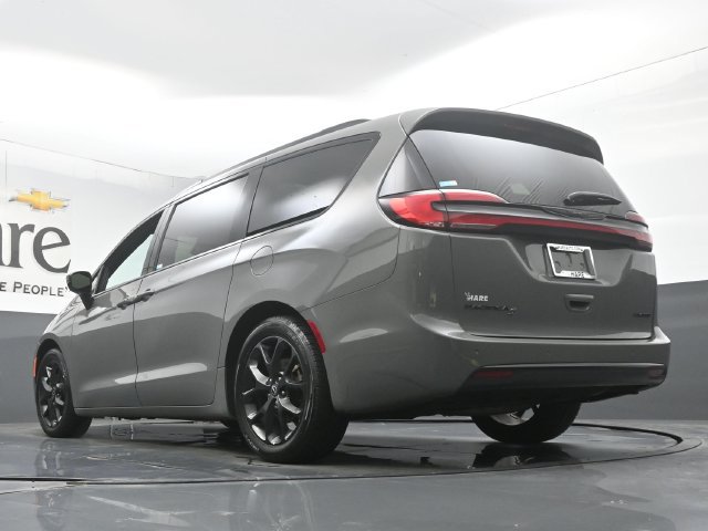 Used 2025 Chrysler Pacifica Limited FWD image 5