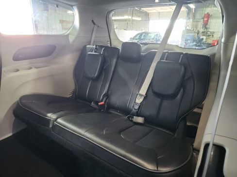 Used 2019 Chrysler Pacifica Limited FWD image 21