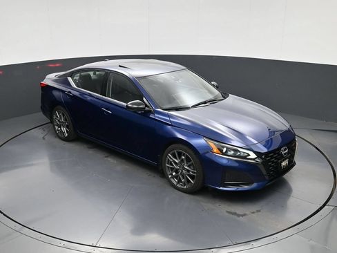Certified 2024 Nissan Altima 2.0 SR FWD image 28