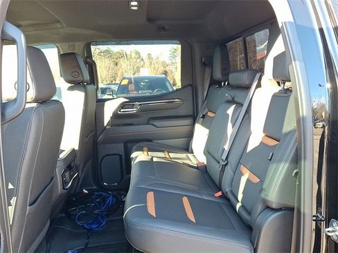 Certified 2024 GMC Sierra 1500 AT4 w/ AT4 Preferred Package image 8