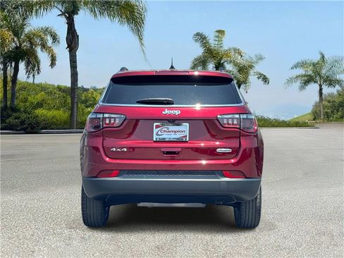 Certified 2022 Jeep Compass Latitude w/ Sun and Sound Group AWD/4WD image 5