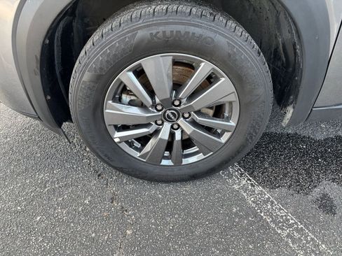 Used 2025 Nissan Pathfinder SV image 25