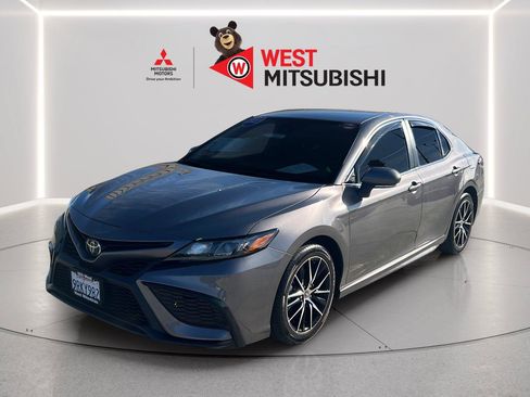 Used 2023 Toyota Camry SE FWD image 1