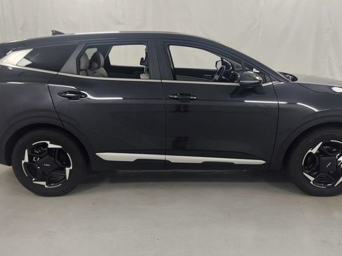 Used 2026 Kia Sportage EX FWD image 2
