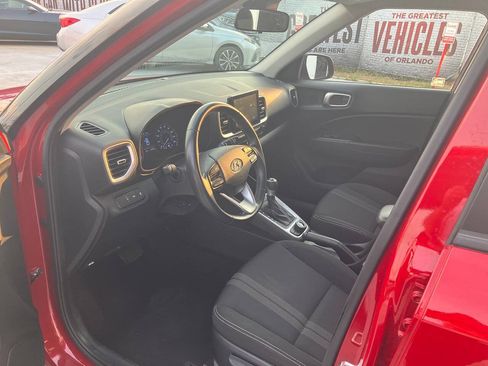 Used 2021 Hyundai Venue SEL FWD image 6