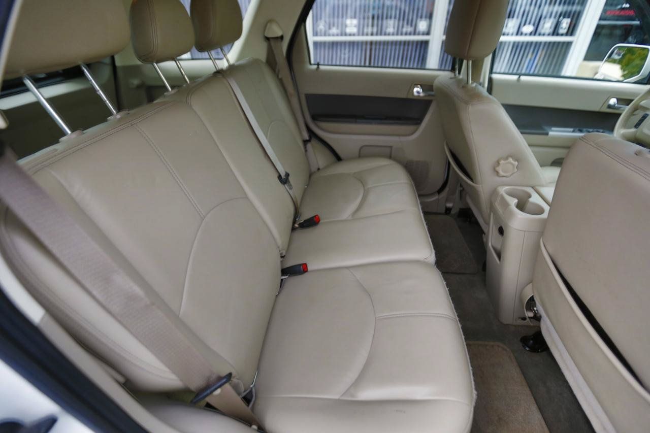 Used 2010 Mercury Mariner Premier FWD image 17