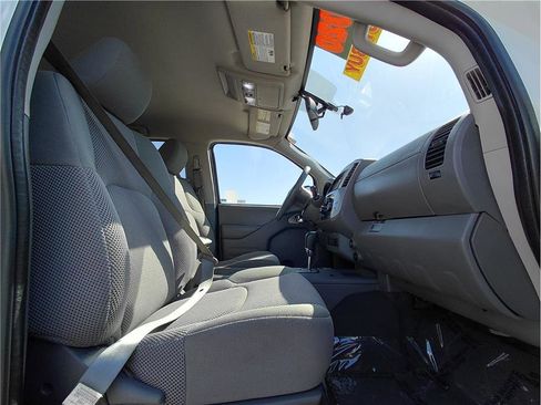 Used 2020 Nissan Frontier SV image 15