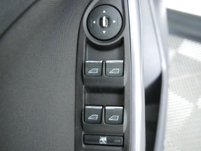 Used 2014 Ford Focus Titanium FWD image 24
