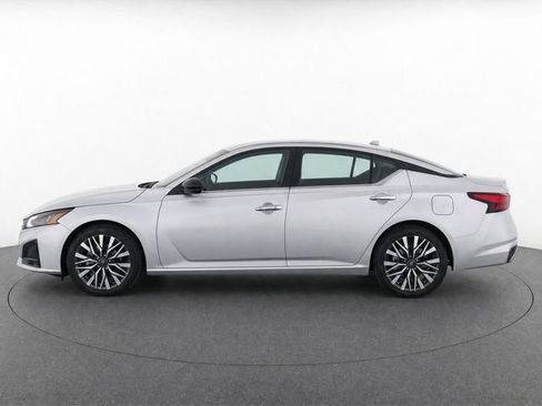 Used 2024 Nissan Altima 2.5 SV FWD image 4
