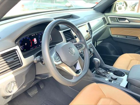 Used 2021 Volkswagen Atlas Cross Sport SEL Premium image 16