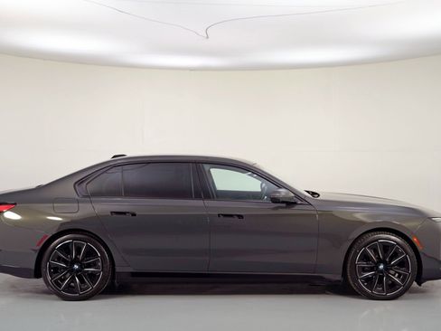 Used 2023 BMW i7 xDrive60 image 64