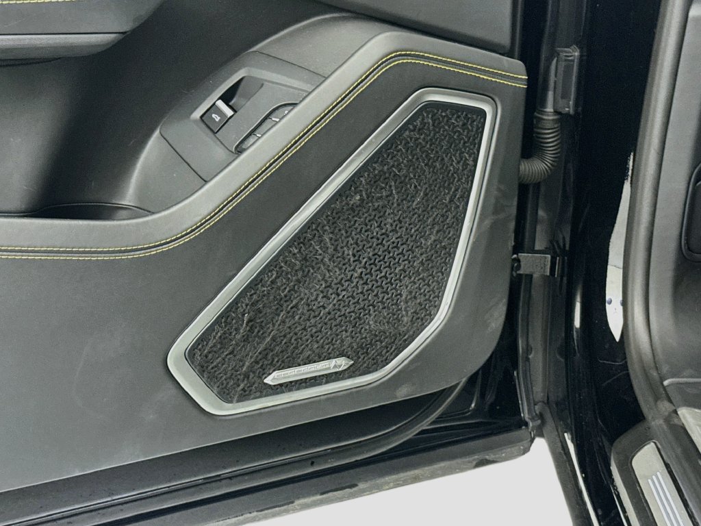 Used 2022 Lamborghini Urus AWD/4WD image 19