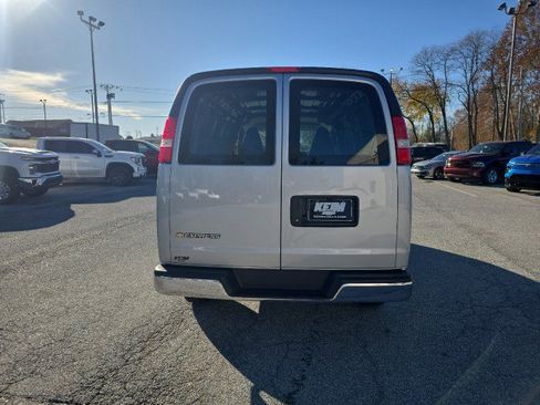 New 2025 Chevrolet Express 3500 image 9