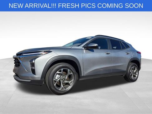 Certified 2025 Chevrolet Trax LT w/ LT Convenience Package image 2