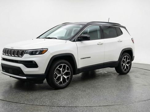 Used 2025 Jeep Compass Limited image 3
