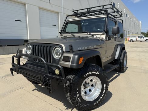 Used 2004 Jeep Wrangler Rubicon w/ Dual Top Group AWD/4WD image 3