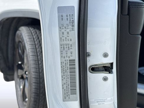 Used 2020 Jeep Cherokee Latitude Plus image 22