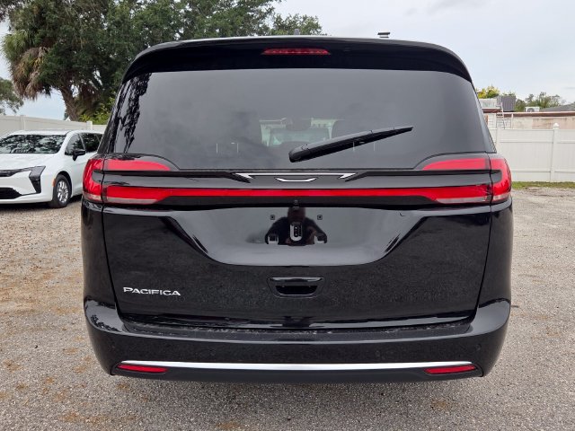 New 2027 Chrysler Pacifica Select FWD image 7