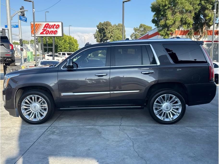 Used 2017 Cadillac Escalade Platinum AWD/4WD image 4