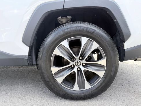 Used 2019 Toyota RAV4 LE w/ All Weather Liner Package AWD/4WD image 10