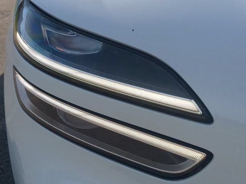 Used 2023 Genesis G70 2.0T w/ Sport Prestige Package RWD image 9