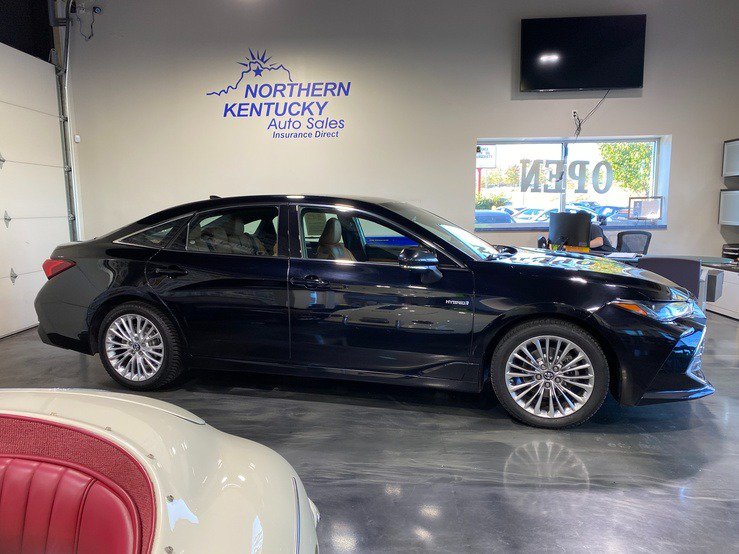 Used 2019 Toyota Avalon Limited w/ All Weather Liner Package FWD image 4