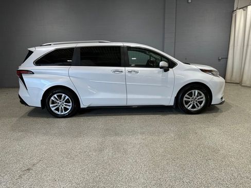 Used 2023 Toyota Sienna Limited AWD/4WD image 2