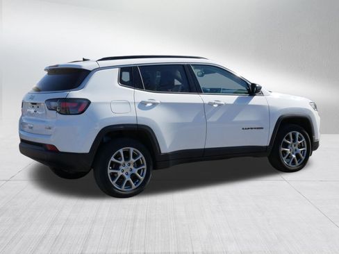 Used 2022 Jeep Compass Latitude w/ Sun and Sound Group image 7