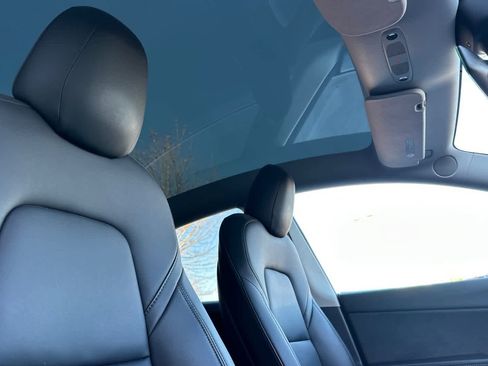 Used 2022 Tesla Model Y Performance image 18