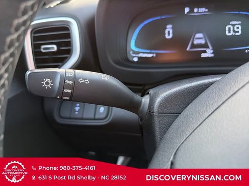 Used 2023 Hyundai Venue SEL image 26