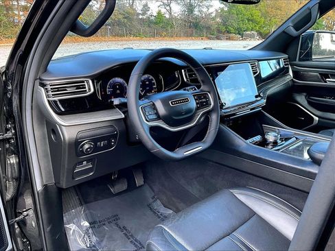 Used 2022 Jeep Wagoneer Series III w/ Flexible Seating Group image 22