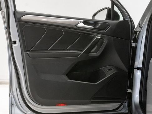 Used 2024 Volkswagen Tiguan SE R-Line w/ MDO Package, Three-Row image 8