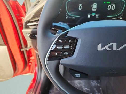 New 2025 Kia Niro EX w/ EX Cold Weather Package FWD image 16