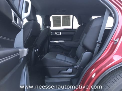 Used 2022 Ford Explorer XLT image 14