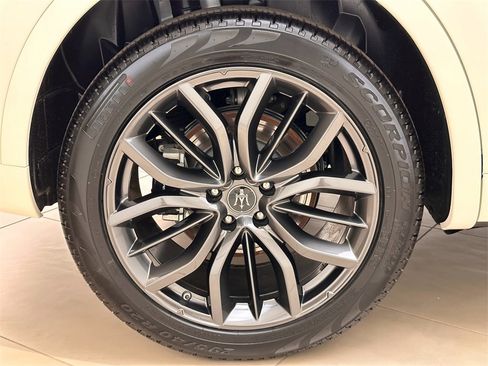 Used 2024 Maserati Levante GT Ultima image 17