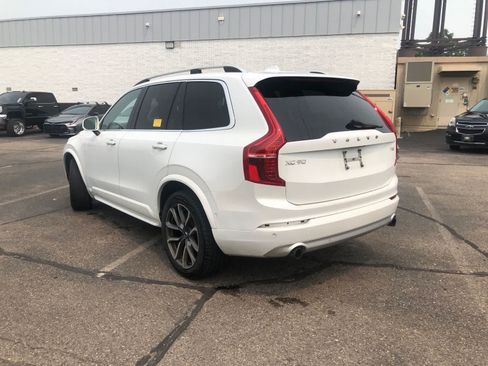 Used 2018 Volvo XC90 T5 Momentum w/ Convenience Package FWD image 5