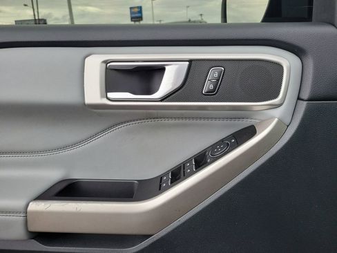 Certified 2022 Ford Explorer XLT w/ Equipment Group 202A image 19