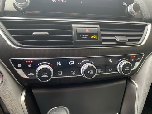 Used 2018 Honda Accord Touring image 23