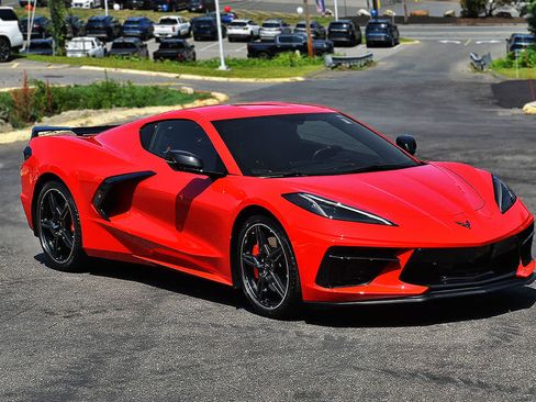 Used 2021 Chevrolet Corvette Stingray Premium Cpe w/ Z51 Performance Package RWD image 4