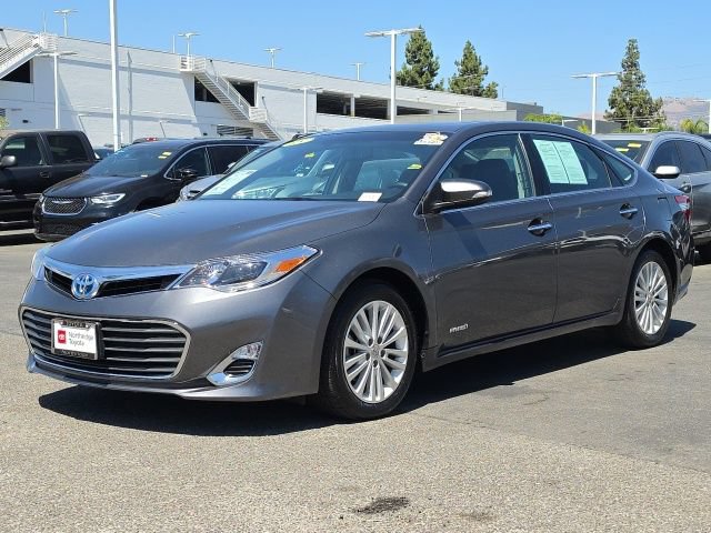 Used 2015 Toyota Avalon XLE Premium w/ Preferred Accessory Package FWD image 4