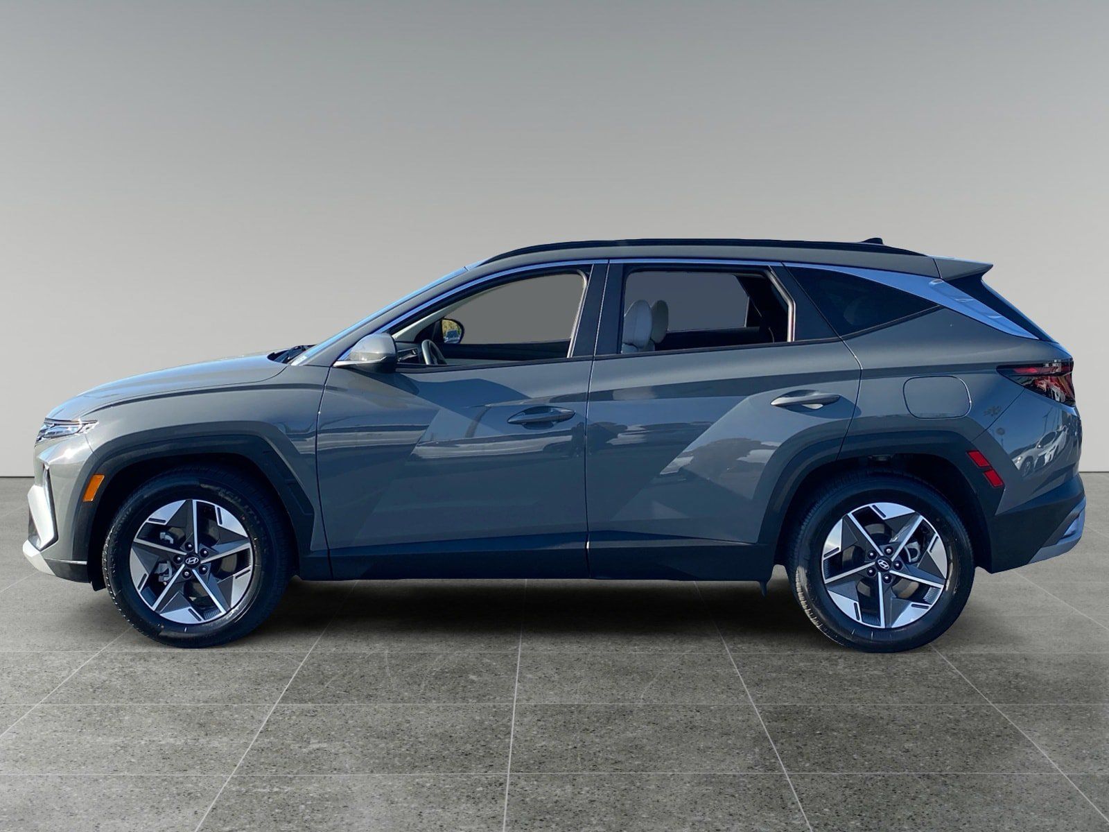 Used 2025 Hyundai Tucson SEL FWD image 2