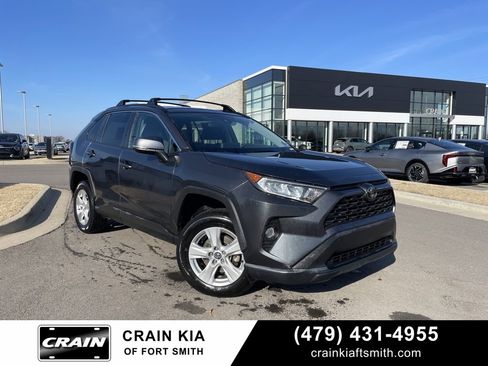 Used 2020 Toyota RAV4 XLE image 1