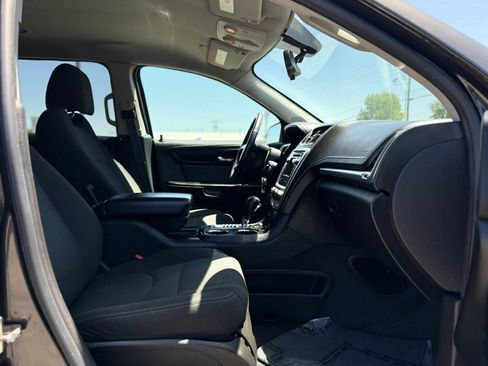 Used 2016 GMC Acadia SLE FWD image 29